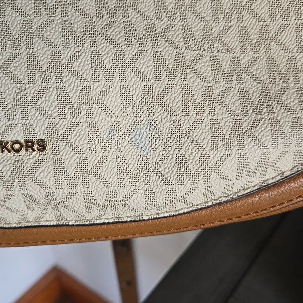 Michael Kors Lydia Hobo Bag